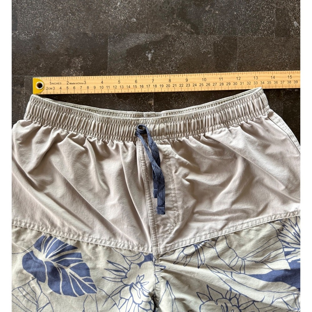 Patagonia Mens Stretch Wavefarer Walk Shorts Tan Blue Floral Size M Active Beach - Picture 8 of 9